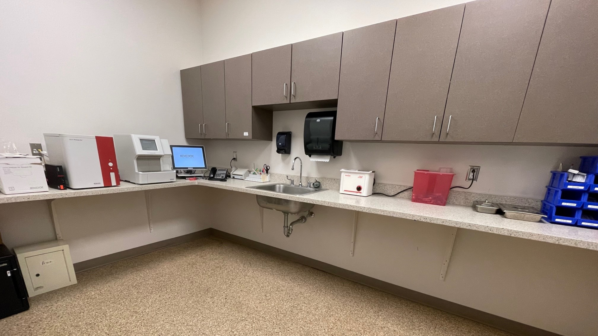 Hillside Veterinary Associates lab and surgical room